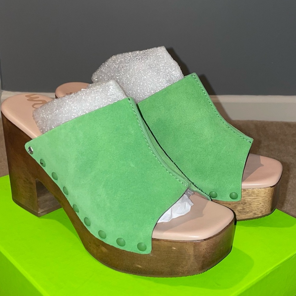 Open toe wooden clog